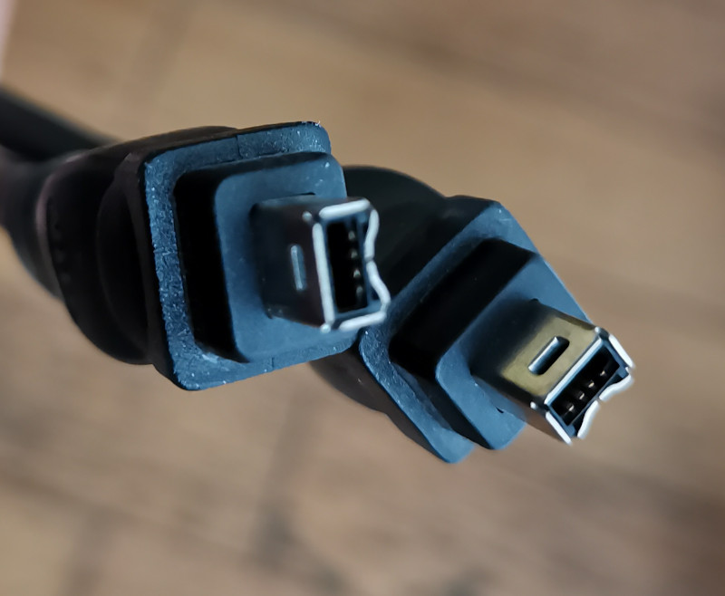 Fig.3: Male-male 4-pin IEEE 1394 cable